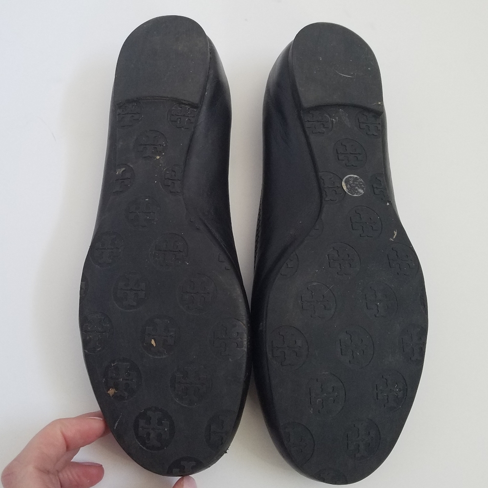 ❌SOLD❌ Tory Burch Reva Flats in Black with Gold - Picture 2 of 8
